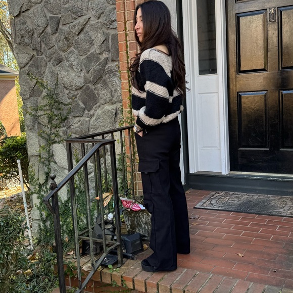 Black Pull on Cargo wide Leg Pants with Side pockets - Picture 5 of 6